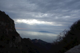 泰山山间云海景观