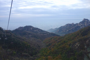 泰山山峦秋色美景