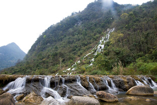 荔波山间溪流瀑布美景