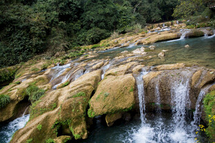 荔波山间溪流瀑布自然美景