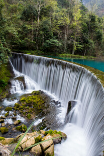 荔波山间小瀑布 灵动自然之景