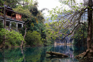 荔波青山绿水间的静谧河畔