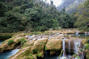 荔波山间溪流瀑布自然美景