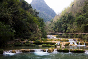 荔波山间溪流美景