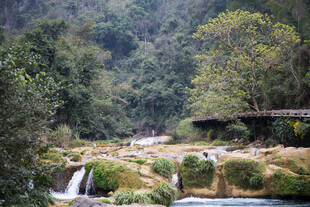 荔波山间溪流瀑布自然美景