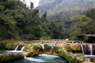 荔波山间溪流瀑布自然景观