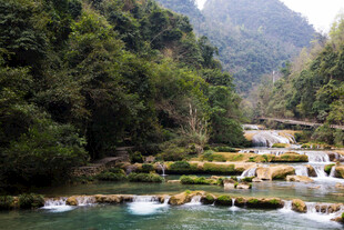 荔波山间溪流美景