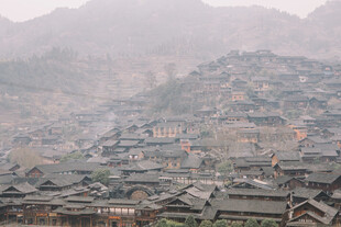 山间古村落 静谧烟火景
