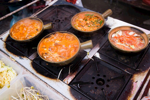 多样美味锅中烹饪