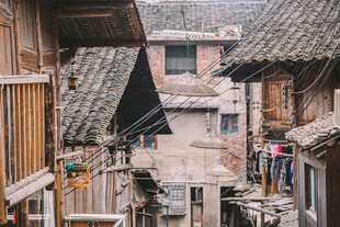 古旧小巷中的传统民居