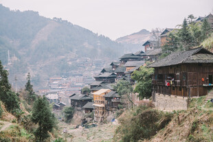 山间古朴村落风貌
