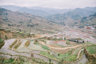 山间梯田村落美景