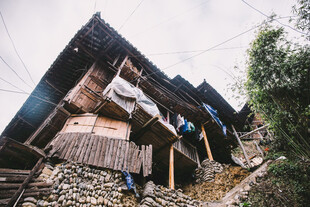 苗寨古朴苗族木屋 尽显民族风情