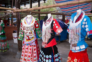 多彩民族服饰展示