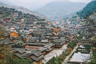 苗寨古朴山村全景俯瞰