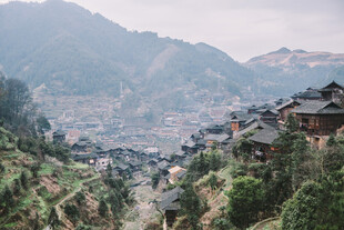 苗寨山间村落美景