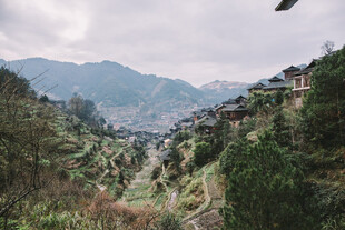 千户苗寨山间村落美景
