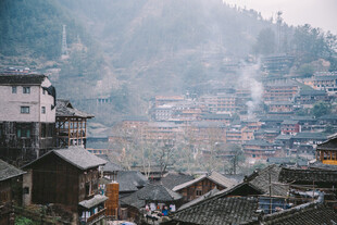 山间村落 古朴宁静之景