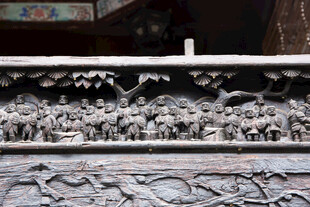 千户苗寨古老建筑上的精美雕刻