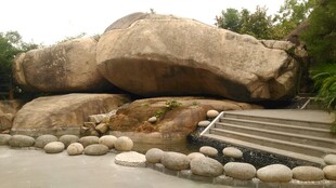 三亚户外巨石景观