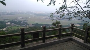 三亚山顶观景台俯瞰美丽风光