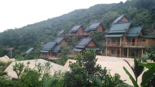 三亚山间木屋群 自然好风光