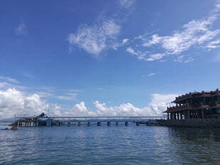 三亚海滨美景 远处建筑