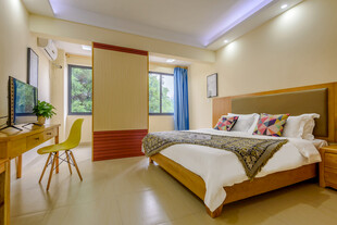 三亚温馨舒适的双人客房空间