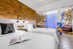 三亚温馨现代风双床卧室空间