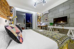 三亚现代简约风舒适卧室空间