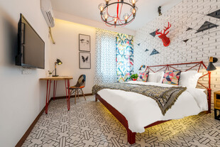 三亚现代简约风温馨卧室空间