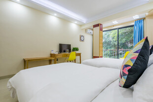 三亚温馨舒适的双人卧室空间