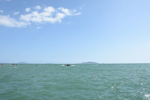 三亚碧海蓝天的美丽海景