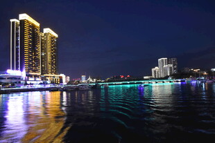 三亚城市璀璨夜景河畔风光