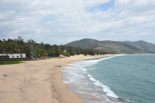 三亚美丽海滨沙滩风景