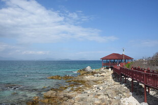 三亚海边红亭栈桥美丽景致