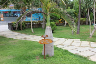 三亚户外指示牌指引前行方向