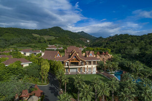 三亚山间度假村落全景