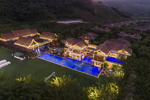 三亚山间度假别墅夜景