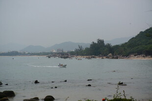 三亚宁静海边景色