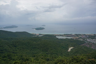 三亚俯瞰山海相依的美丽景致