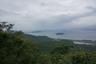 三亚山巅远眺海景秀丽风光