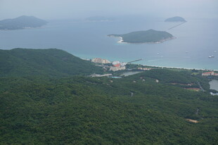 三亚俯瞰山海相依的美丽景致