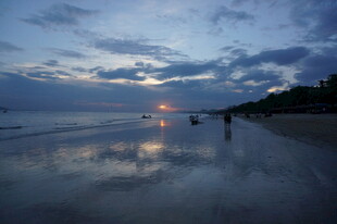 三亚海边日落美景 静谧沙滩