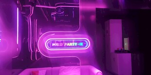 紫色霓虹科技风室内场景