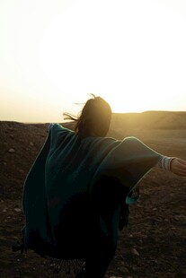 夕阳下舞动的飘逸身影