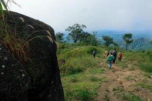 山间徒步者的自然之旅