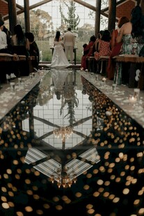 浪漫婚礼过道洒金装饰
