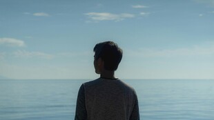 海边独站 沉思身影