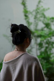 背影女子 尽显优雅气质